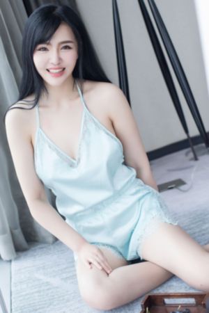 岳故意装睡让我挺进去的电影_BD在线观看视频