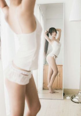 摸进她的内裤里疯狂揉她.视频_粤语中字在线观看